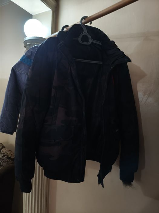 Продаю мальчиковые куртки и безрукавка