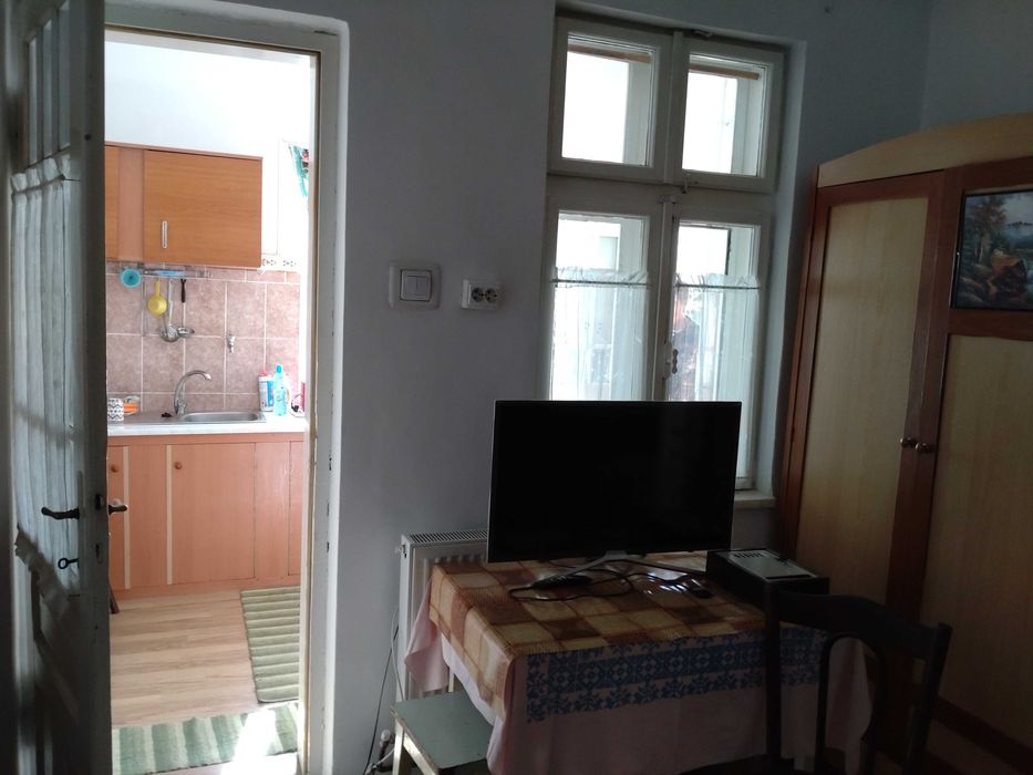 Vand casă individuală cu două locuințe separate si curte, ideală pentru două generații