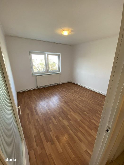Apartament 3 camere de vanzare , Independetei M17 , et — fotografia 3