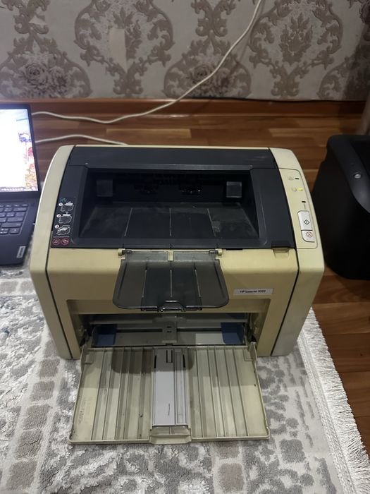 Принтер hp 1022 на запчасть