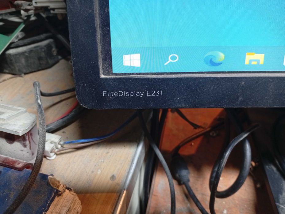 Продам Монитор НР Е231