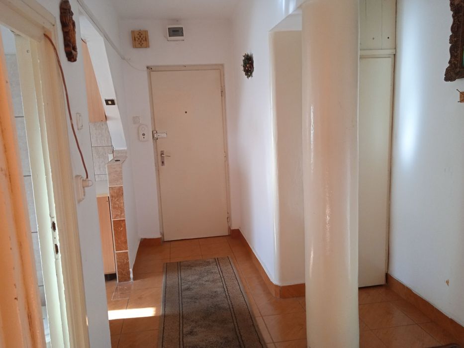 Apartament 2camere decomandat etaj1 Carei