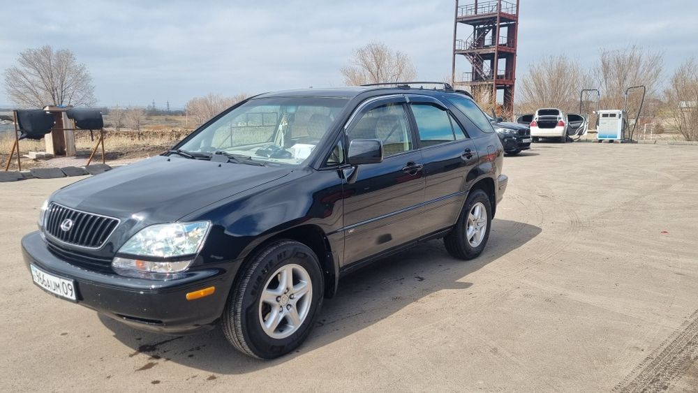 Продаю машину Lexus
