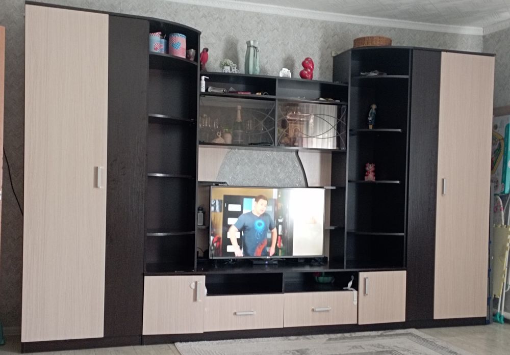 Стенка в гостиную