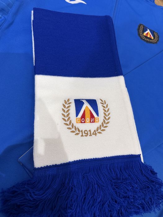 Суитчер, тениска и шал на ФЛ Левски