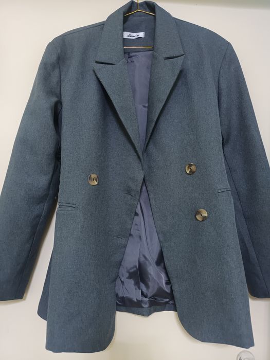 Серый Костюм как новый