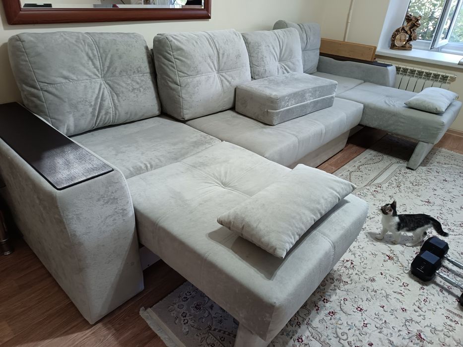 Стильный и комфортный диван