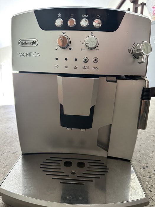 Delonghi Magnifica кафемашина за части кафеавтомат