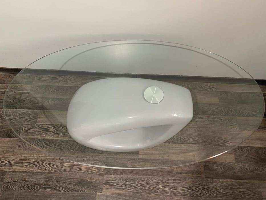 Стъклена холна маса