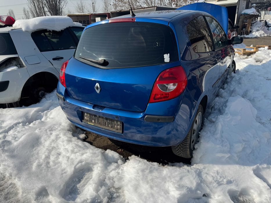 Dezmembrez RENAULT CLIO 3 2009 1.4 16 VALVE