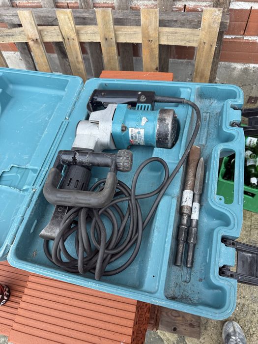 Makita къртач HM810