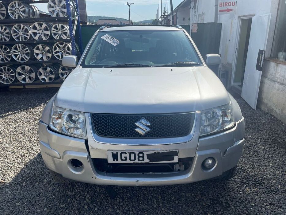 Aripa Stanga Fata Suzuki Grand Vitara 2006 - 2012 2 Usi ARGINTIU (966) ZGÂRIATA