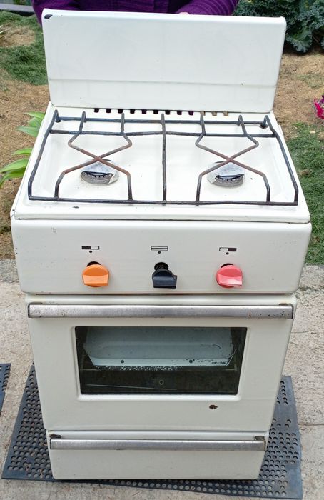 Продам газовую плиту