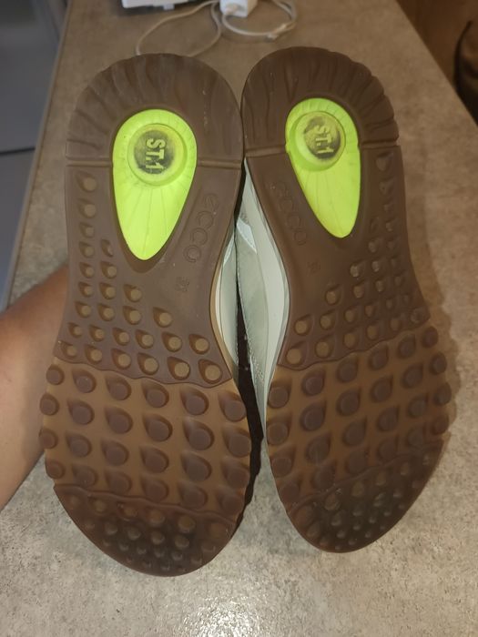 Маратонки ЕССО       .