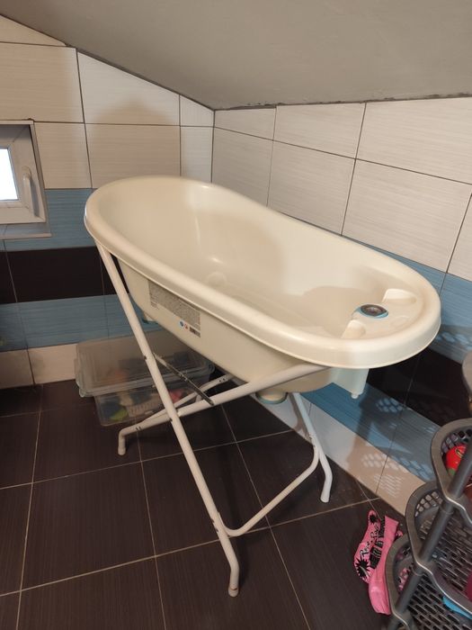 Бебешка ваничка с основа и термометър