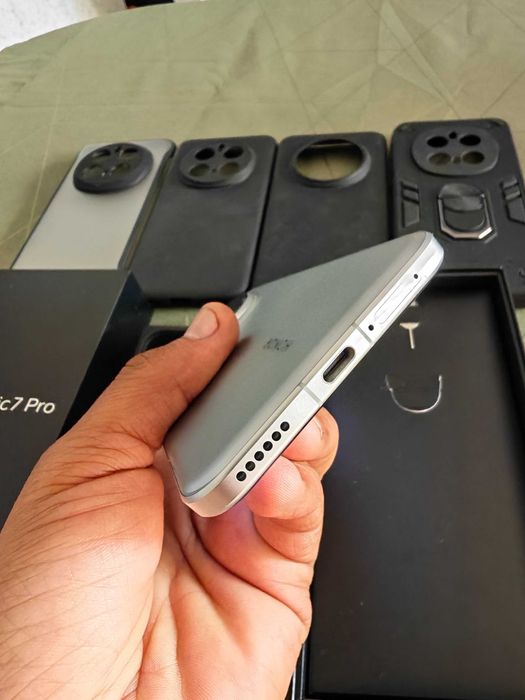 Honor magic 7 pro/12-512/,отличен, комплект, възможен бартер.
