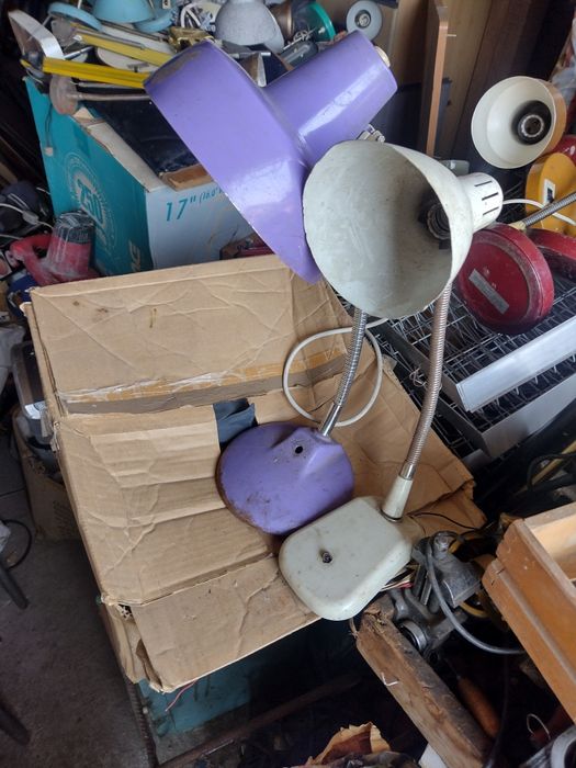 настолна лампа,раздвижено рамо