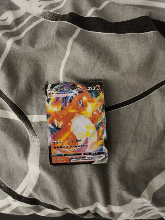 Charizard Vmax 330 HP