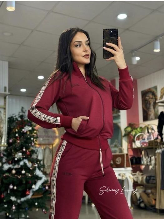 Compleu Guess  Marimi : M L