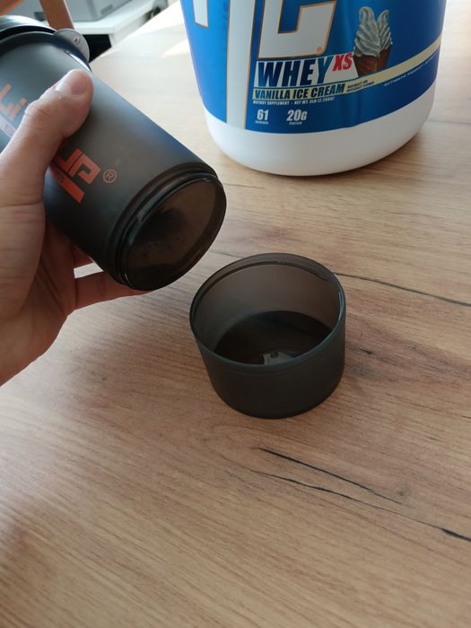 Продавам протеин със шейкър!