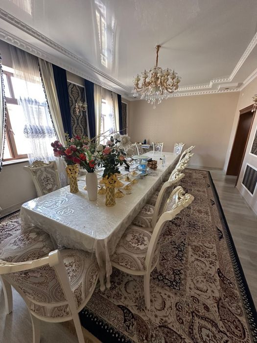 Продается Стол и стулья