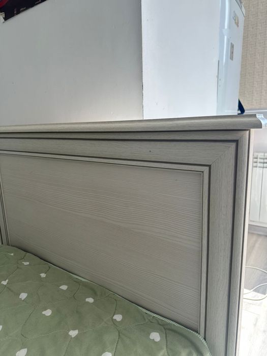 Продам кровать размер 90*200 для спальни