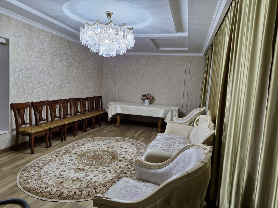 Продам шикарную люстру