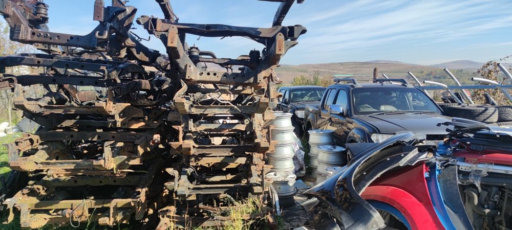 Sasiu-bena nissan navara pathfinder