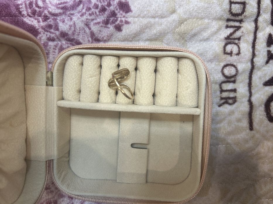 Золотое кольцо продам