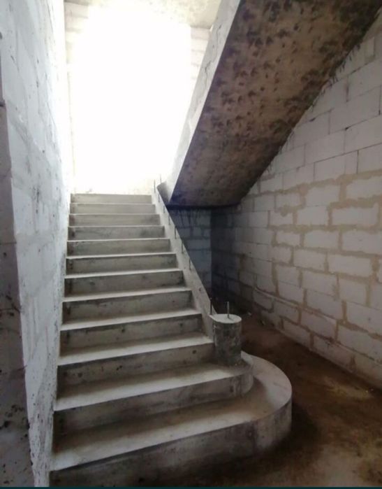 Монолитные лестницы Алматы