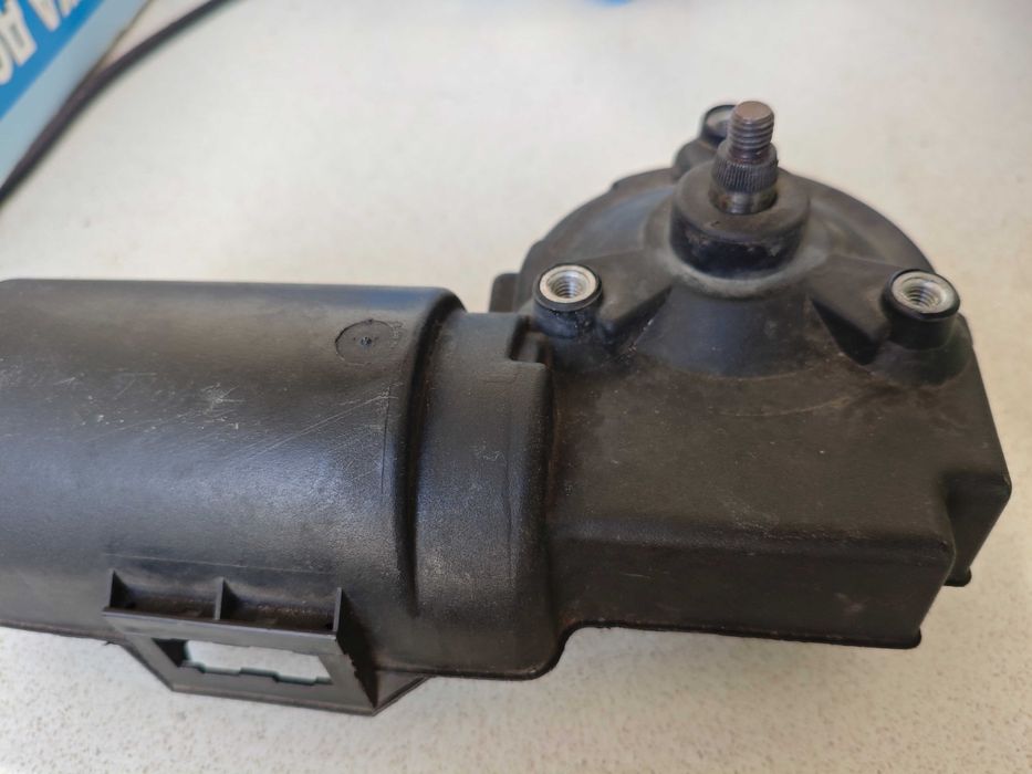 Моторче предна чистачка Mercedes W124