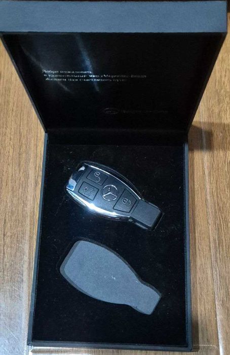 Продам новый оригинальный ключ рыбка на  Mercedes-Benz