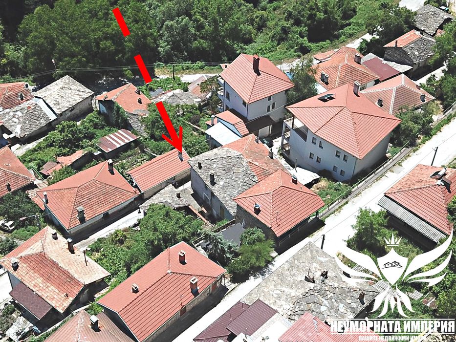 Триетажна къща с постройки 145РЗП с 194кв. в двор село Орехово