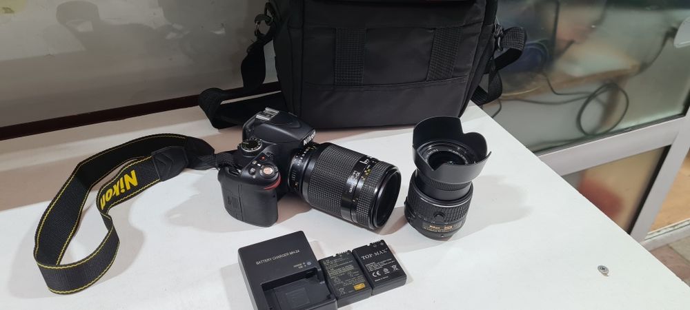 Aparat foto DSLR Nikon D3200 plus 2x obiective 70-210 si 18-55