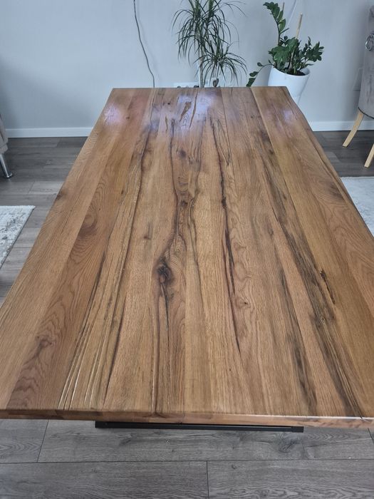 Ofer  spre vanzare masa din lemn masiv