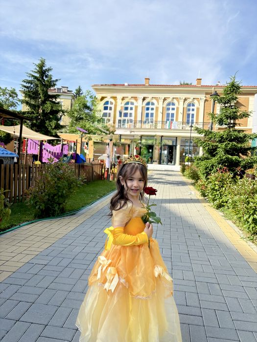Карнавална рокля на Бел