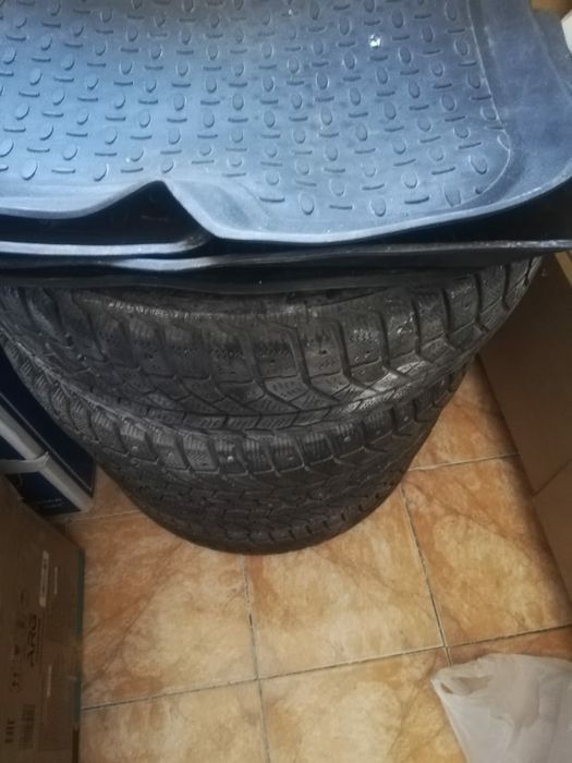 Продам зимний Шины 185/65/15