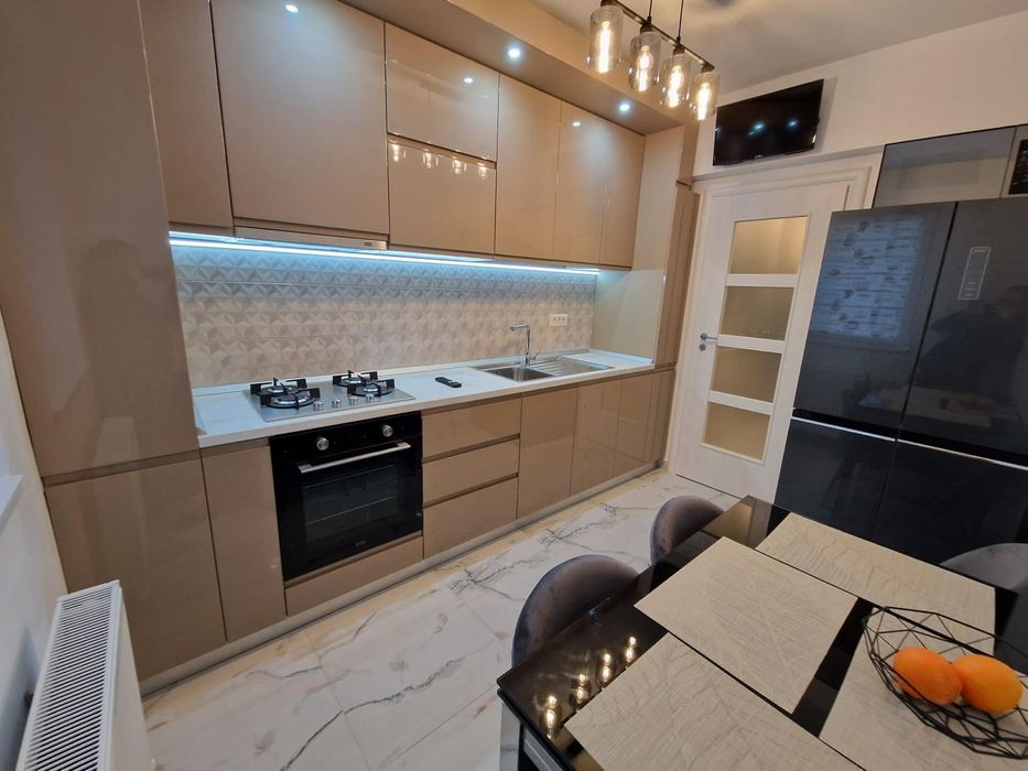 Apartament 3 Camere de închiriat