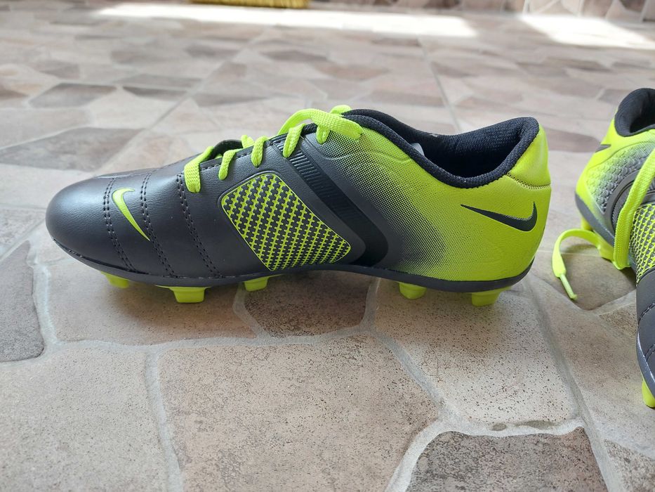 Футболни обувки, бутонки