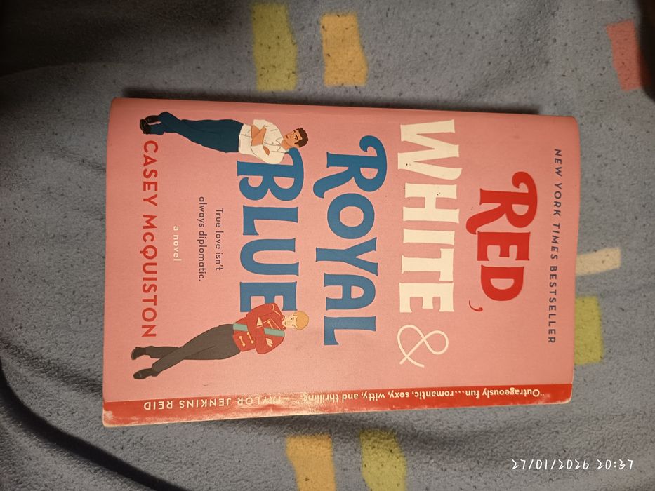 Манга attack on titan 31-32 част, red white and royal blue