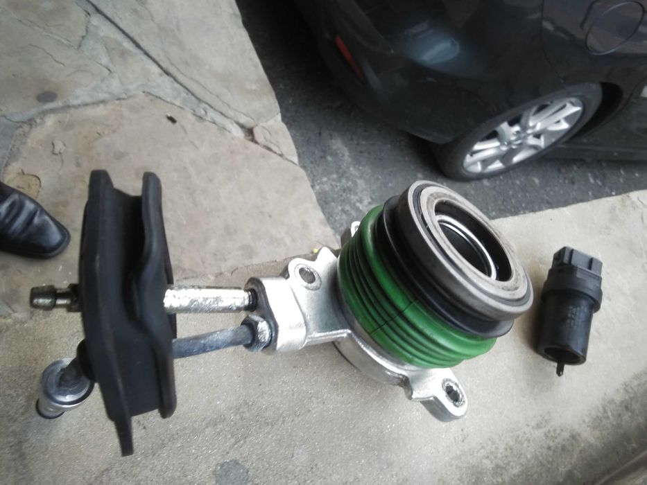 Продавам Форд Галакси на части 2.0. 116к.с.бензин 2000 год.