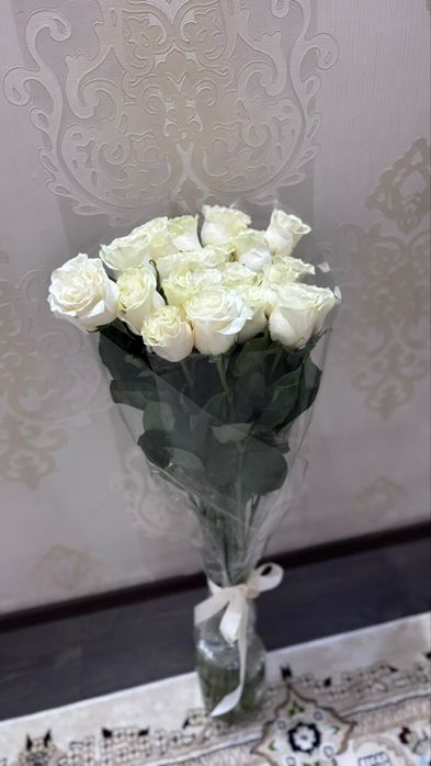 Метровые белые розы