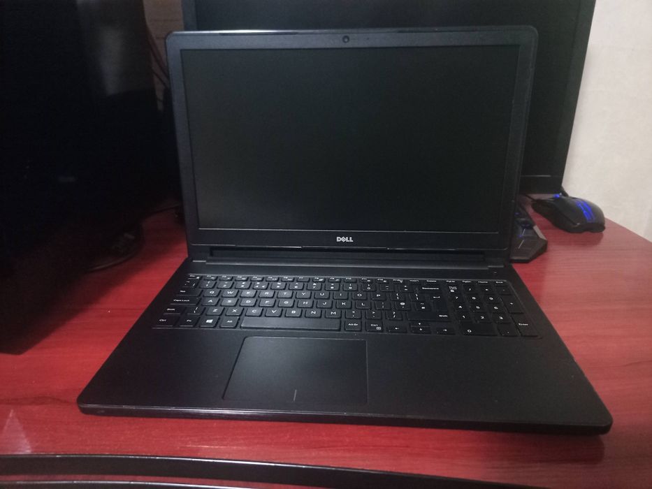 Лаптоп DELL Vostro 3559 i5-6200U / Full HD / SSD