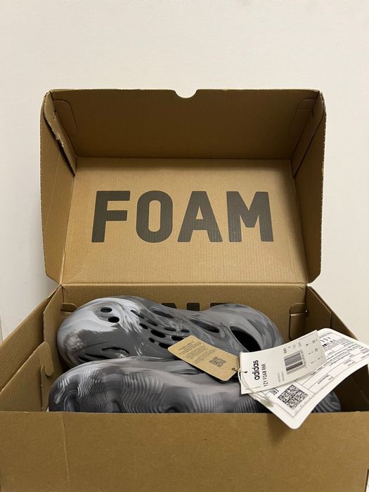 Yeezy Foam RNNR "MX Granite