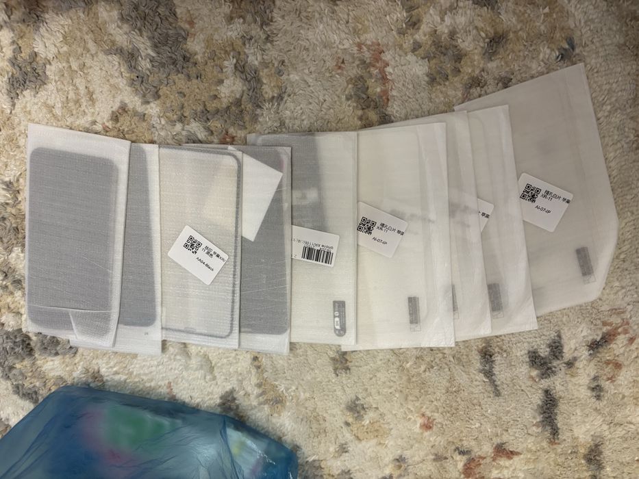 Отдам защитные стекла  на айфон 11