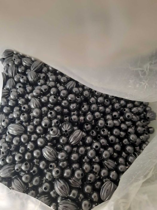 Колиета с мъниста, готови и за нанизване, ниски цени, бели и черни