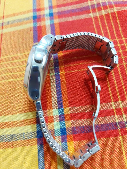 Часовник.   SWATCH