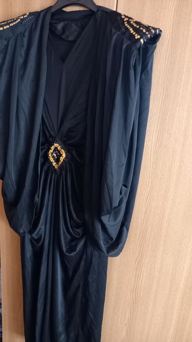Vand rochie neagra cu vesta model oriental de seara