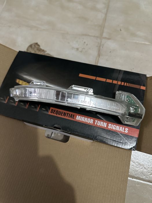 Lampa semnalizare oglinda stanga VW Passat (B8) originala