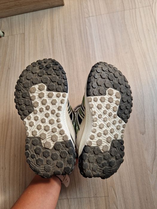 Продам кроссовки на мальчика 28 рр